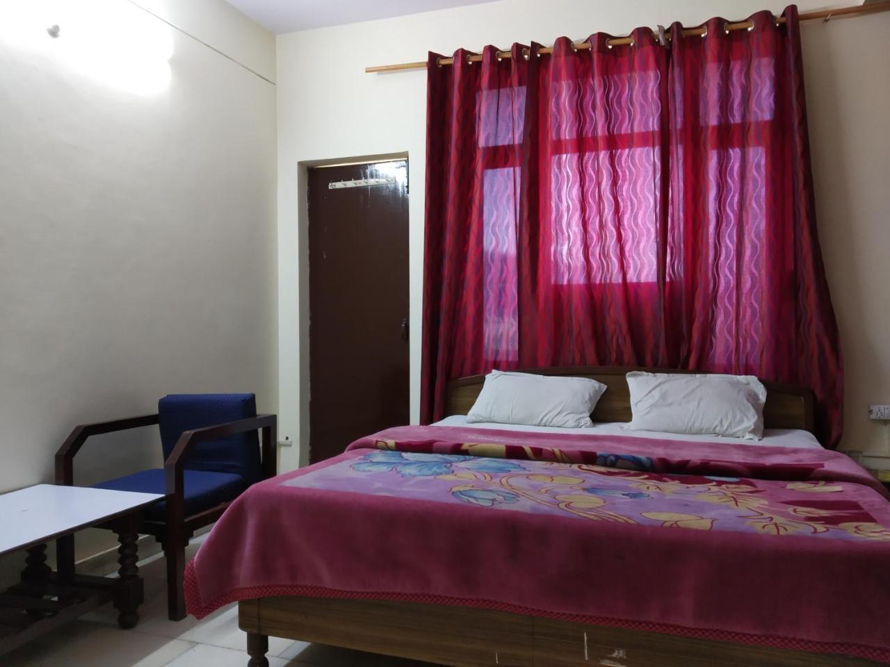 Raj Laxmi Bhawan Hotell Rishīkesh Exteriör bild