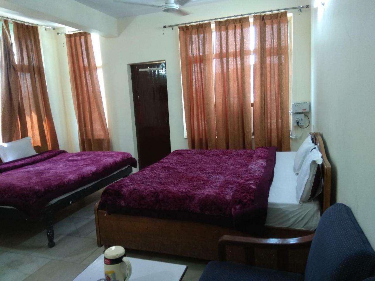 Raj Laxmi Bhawan Hotell Rishīkesh Exteriör bild