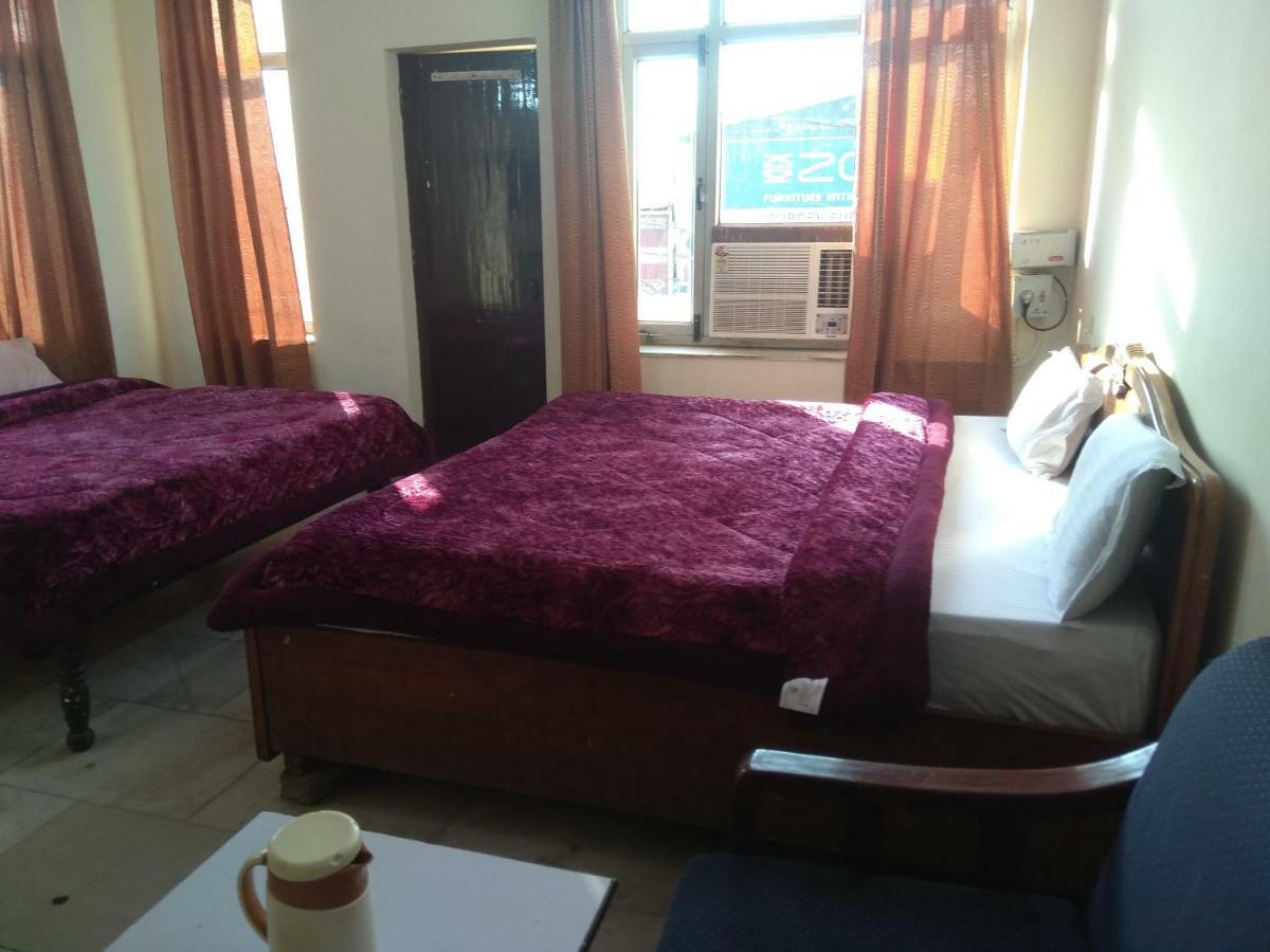 Raj Laxmi Bhawan Hotell Rishīkesh Exteriör bild